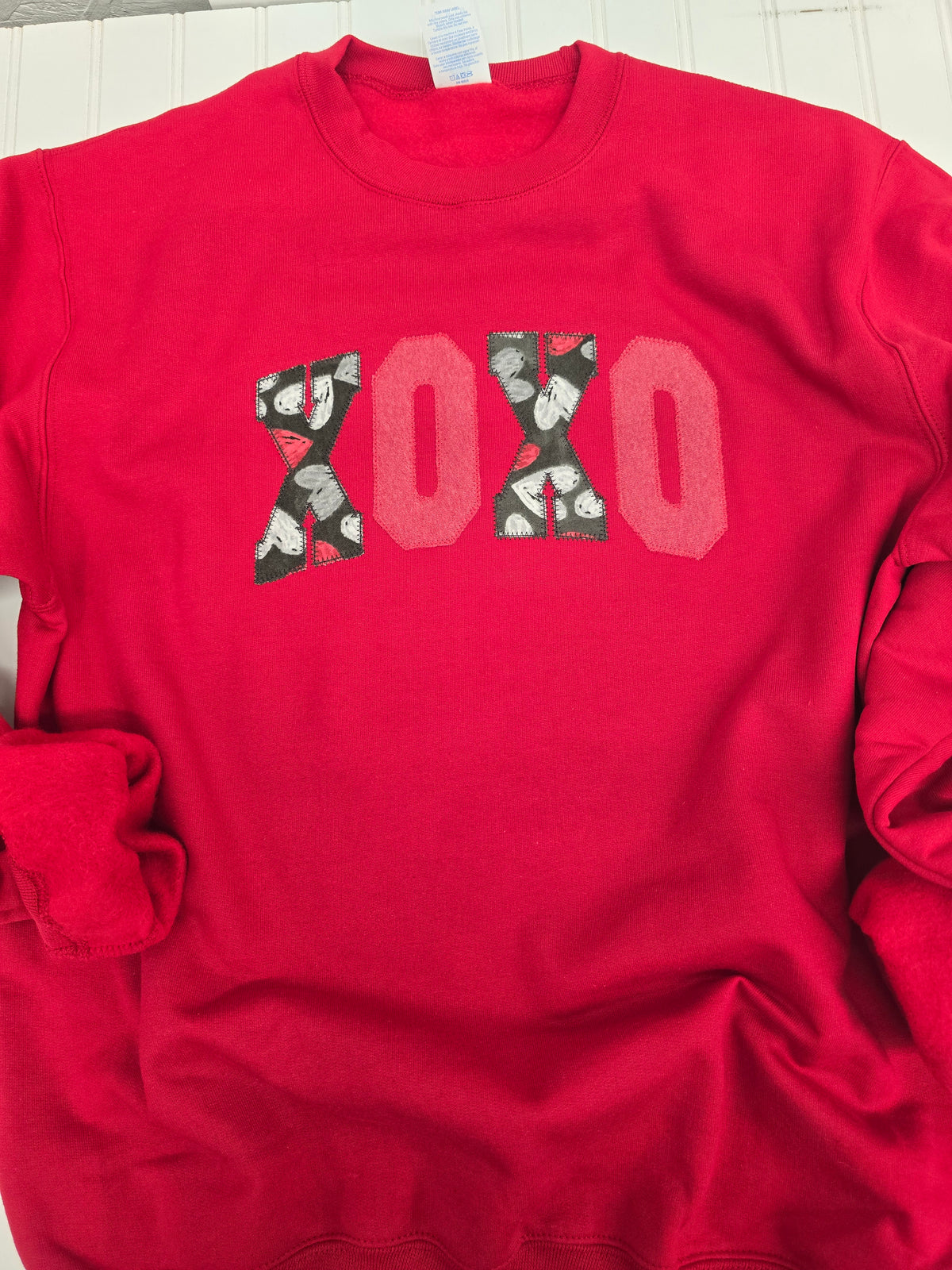 XOXO red crew