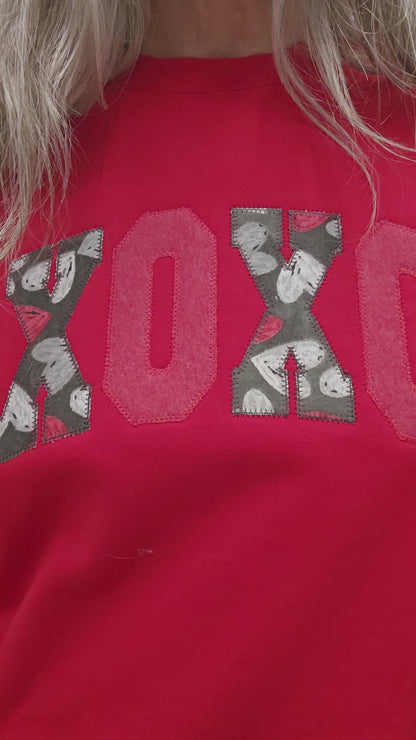 XOXO red crew