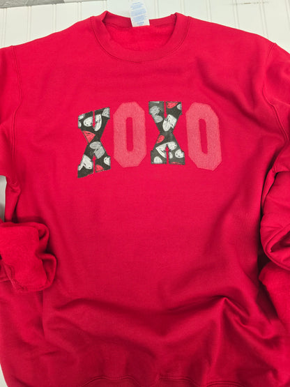 XOXO red crew